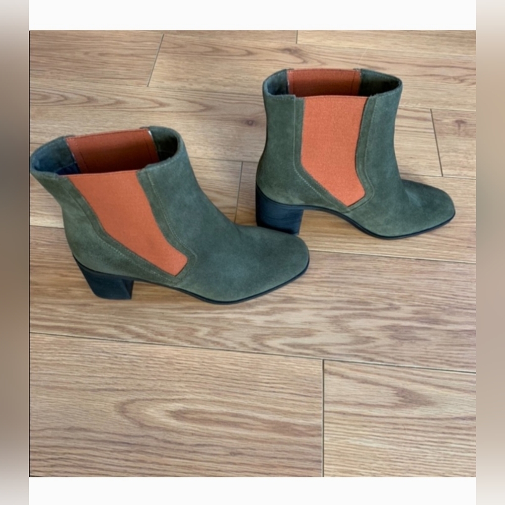 NWB LOGO BY LORI GOLDSTEIN COLL LOW SHAFT ITALIAN OLIVE ORANGE SUEDE BOOTS 9.5